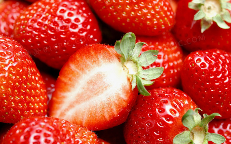 切开的草莓水果新鲜