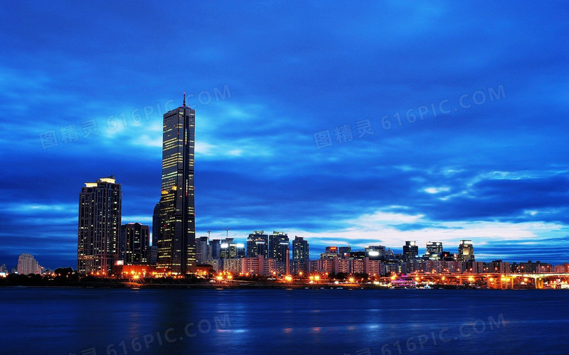 蓝色梦幻天空城市夜景