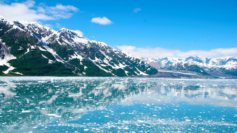 冬季湖面雪山海报背景