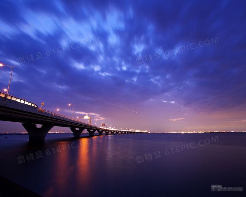 夜晚星空云朵背景壁纸