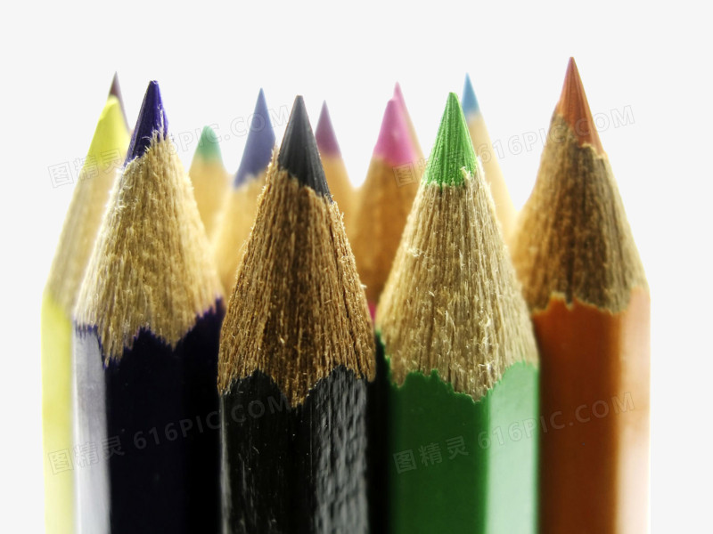 削尖的彩色铅笔