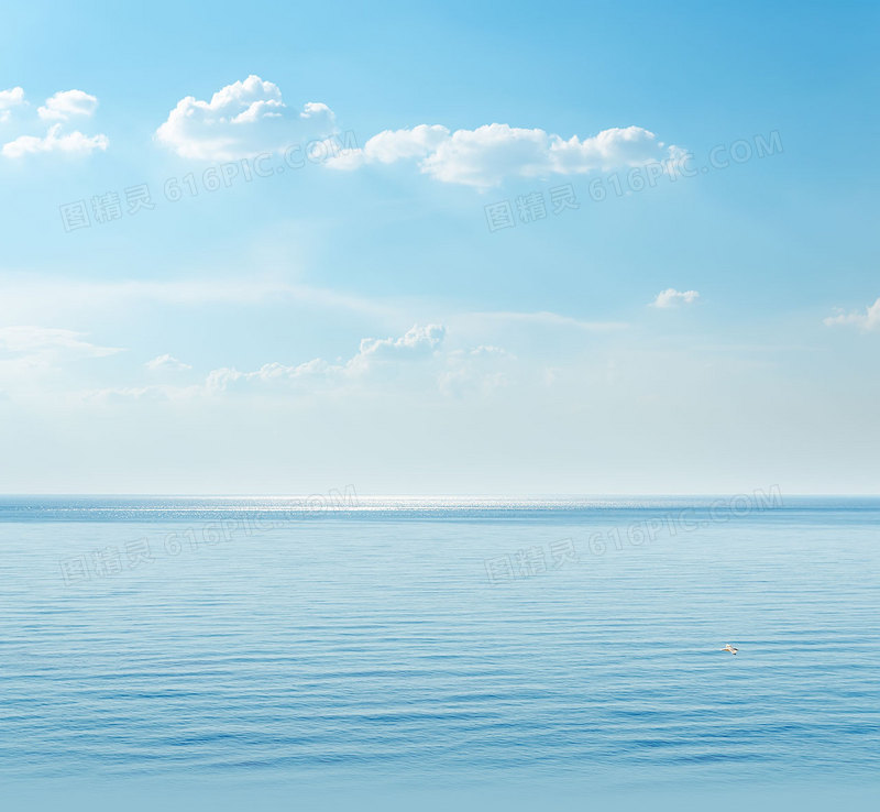 蓝天白云蓝色海水风景