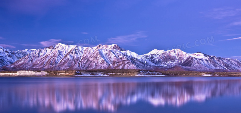 天空山峰大海背景