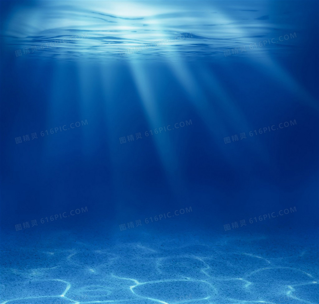 阳光照射在清澈湛蓝的海水里自然风景素材
