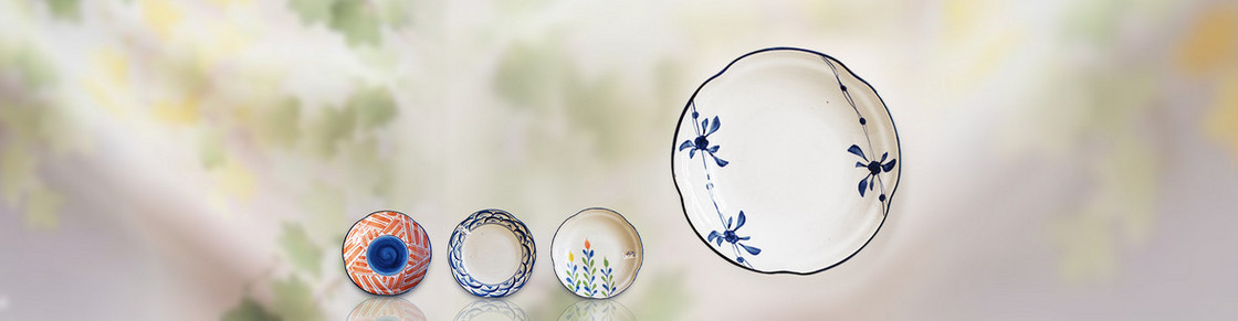 青花瓷盘子碟子朦胧简约背景banner