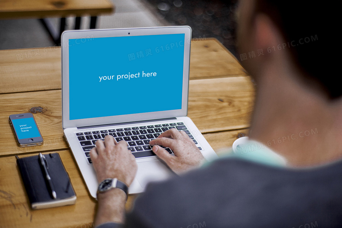 笔记本电脑手机屏幕人物办公背景图