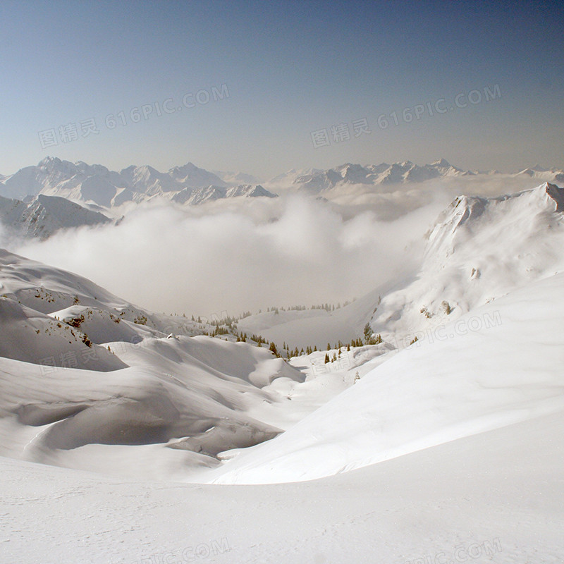 白茫茫雪山背景