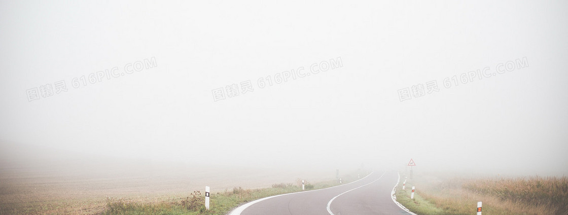 摄影雾霾的公路