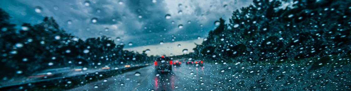 下雨雨天雨滴朦胧背景