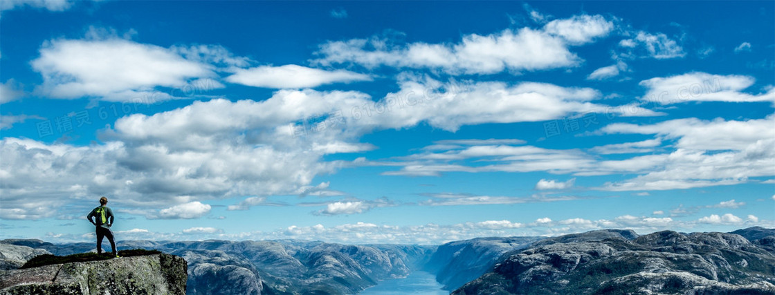 旅行自然风光登山简约蓝色背景