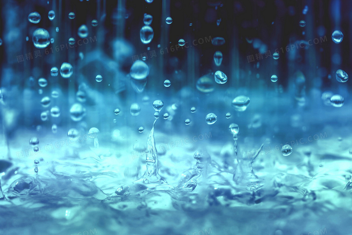 唯美的雨中城市景色高清图片