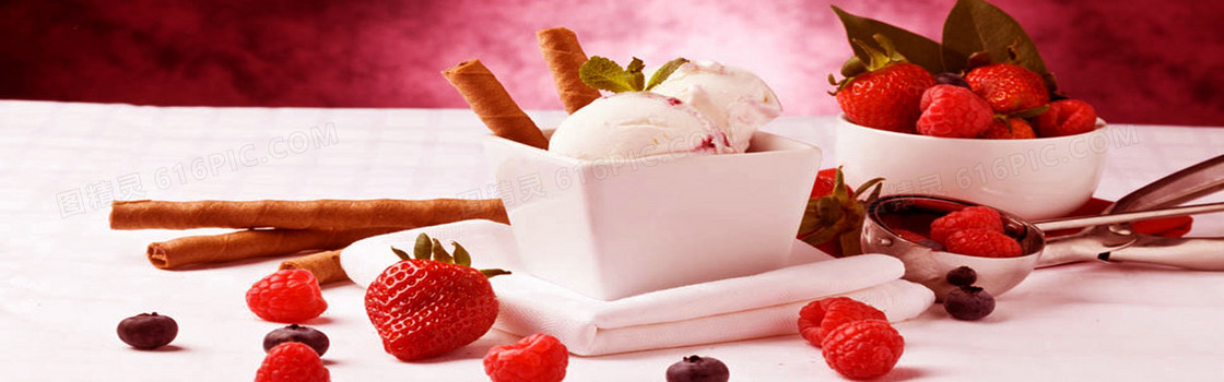 草莓冰激凌静物摄影