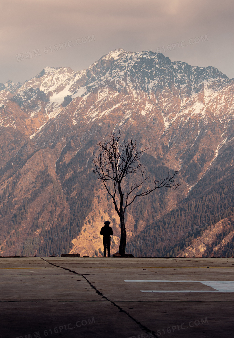 秋冬巍峨高山风景图片