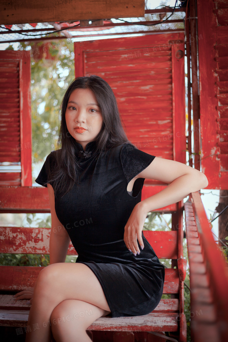翘臀旗袍美女图片