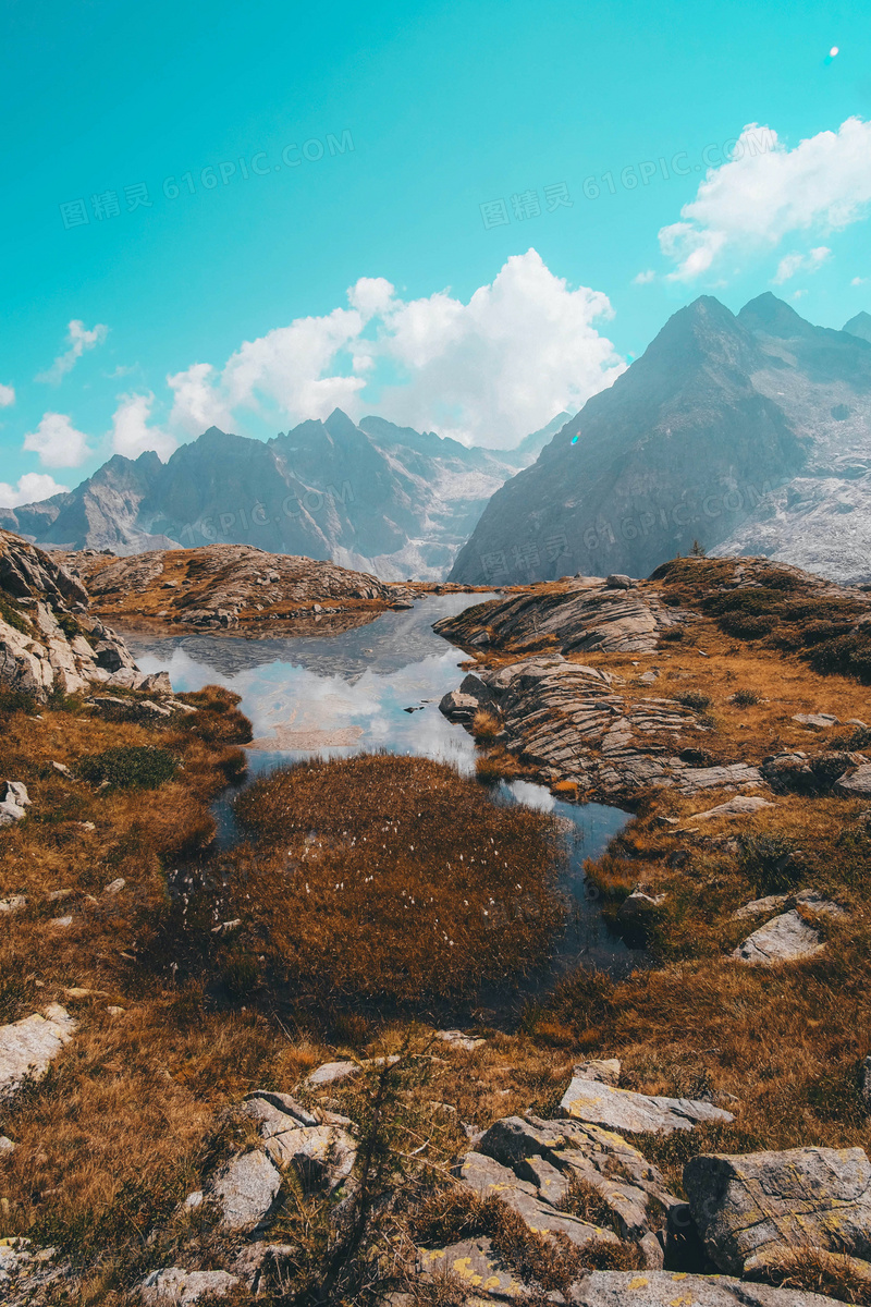 蓝天白云山脉图片