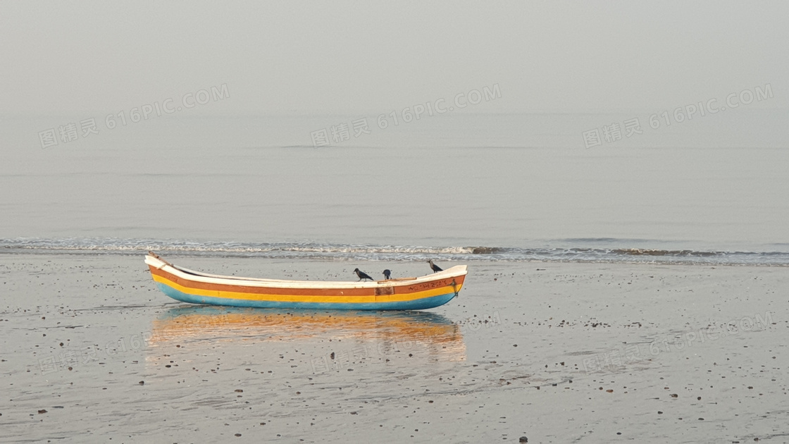 海岸小船图片