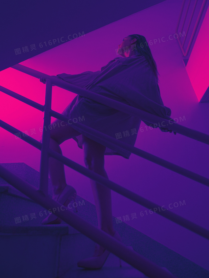 午夜美女性感图片