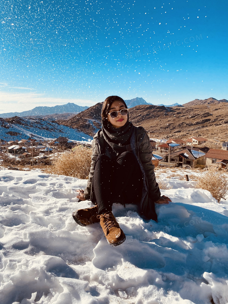 下雪天美女写真图片