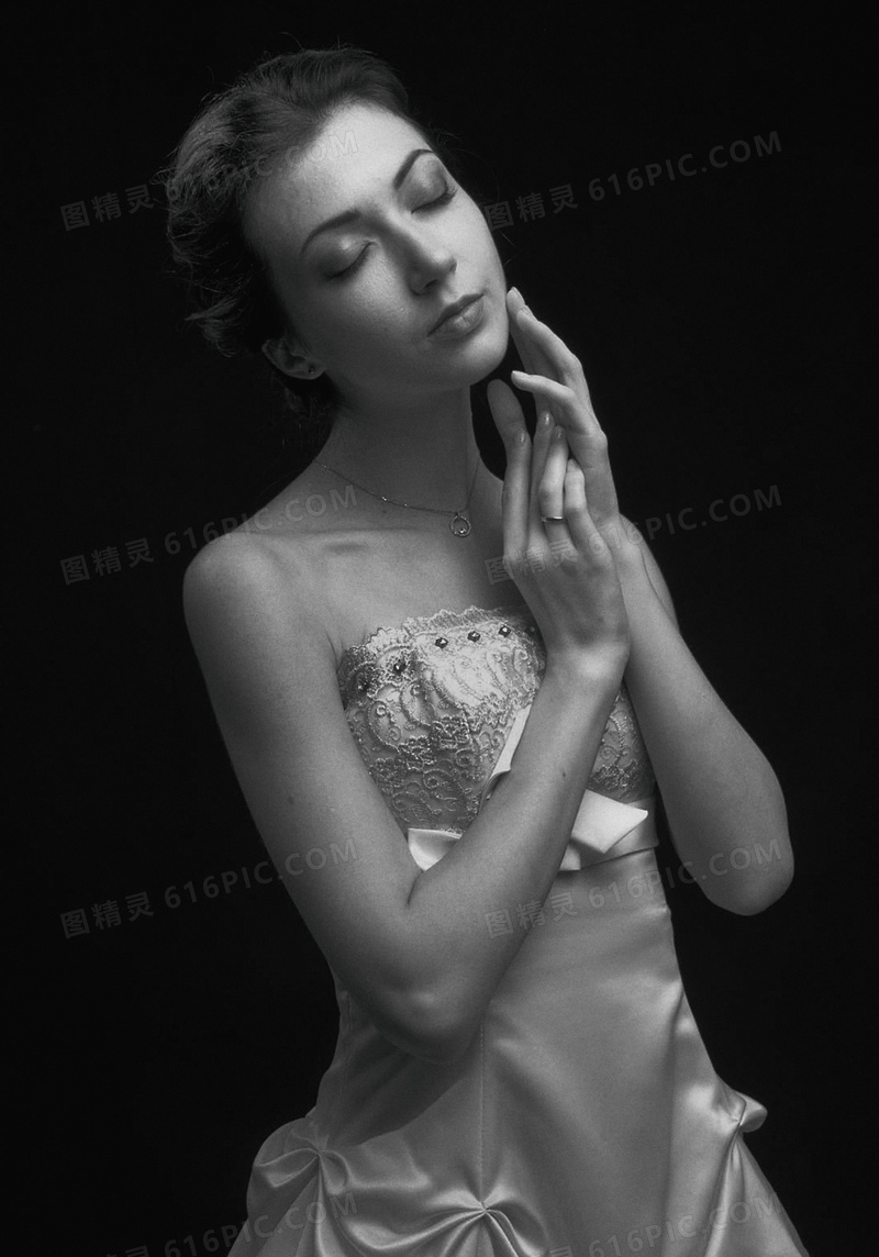 黑白艺术欧美人体写真图片