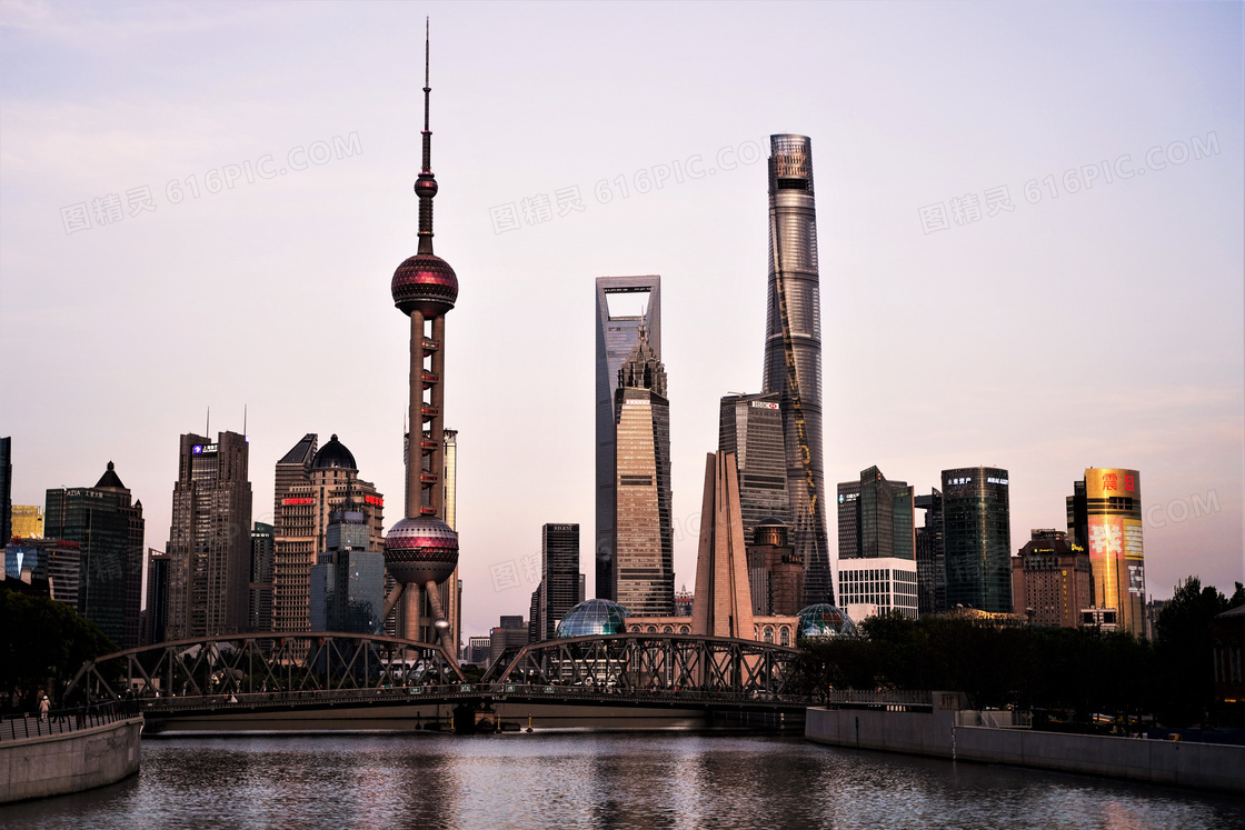 上海外滩摩天大楼图片