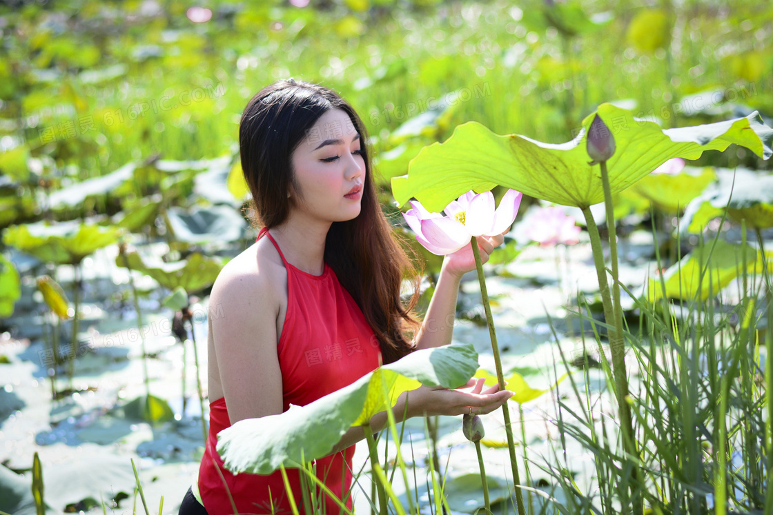 肚兜美女壁纸图片