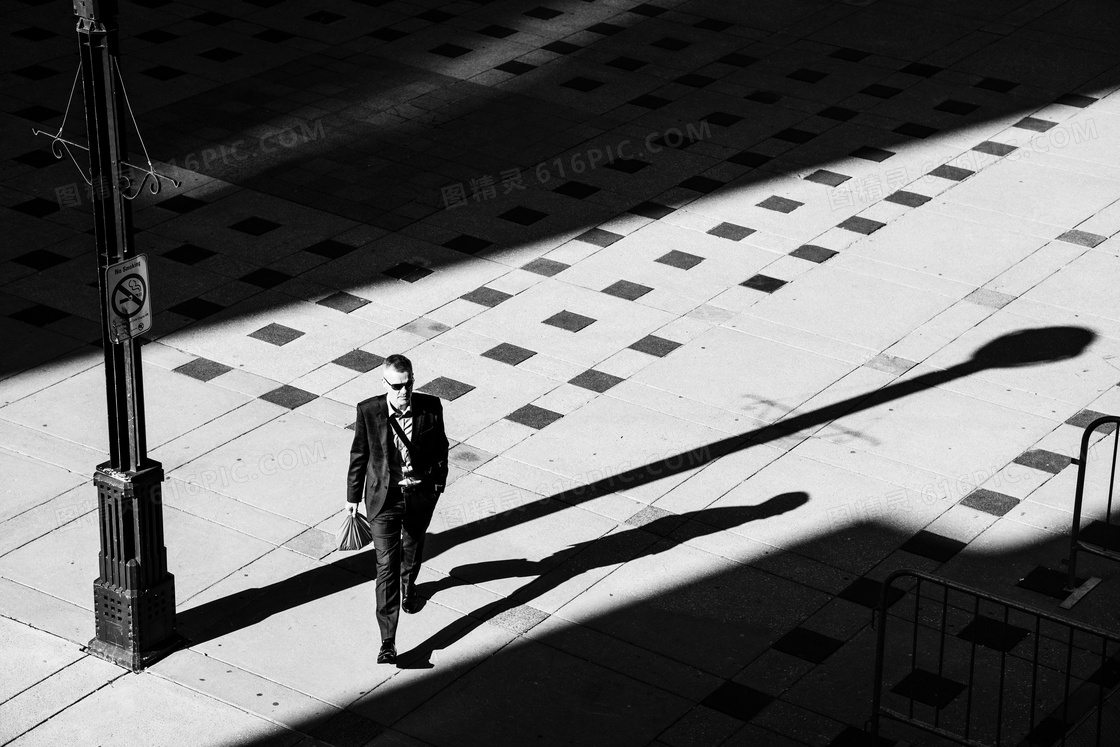 西装革履男人图片