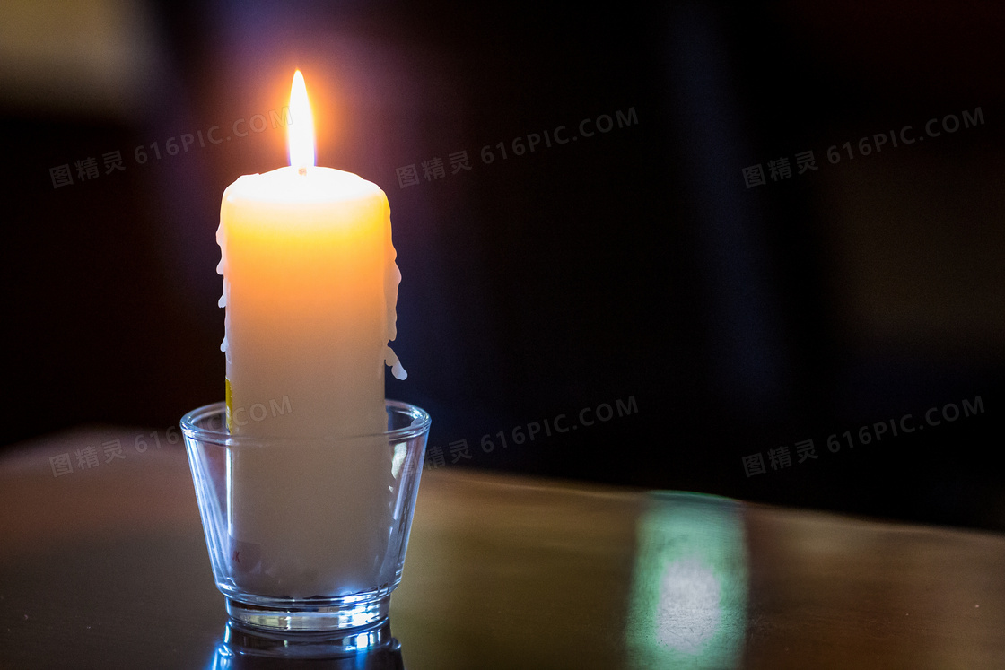 白蜡烛火焰图片