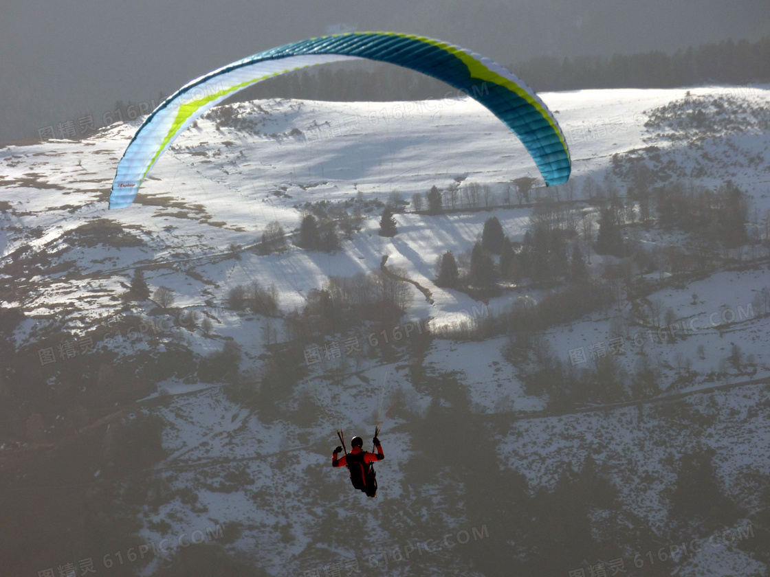 高地滑翔伞降落图片