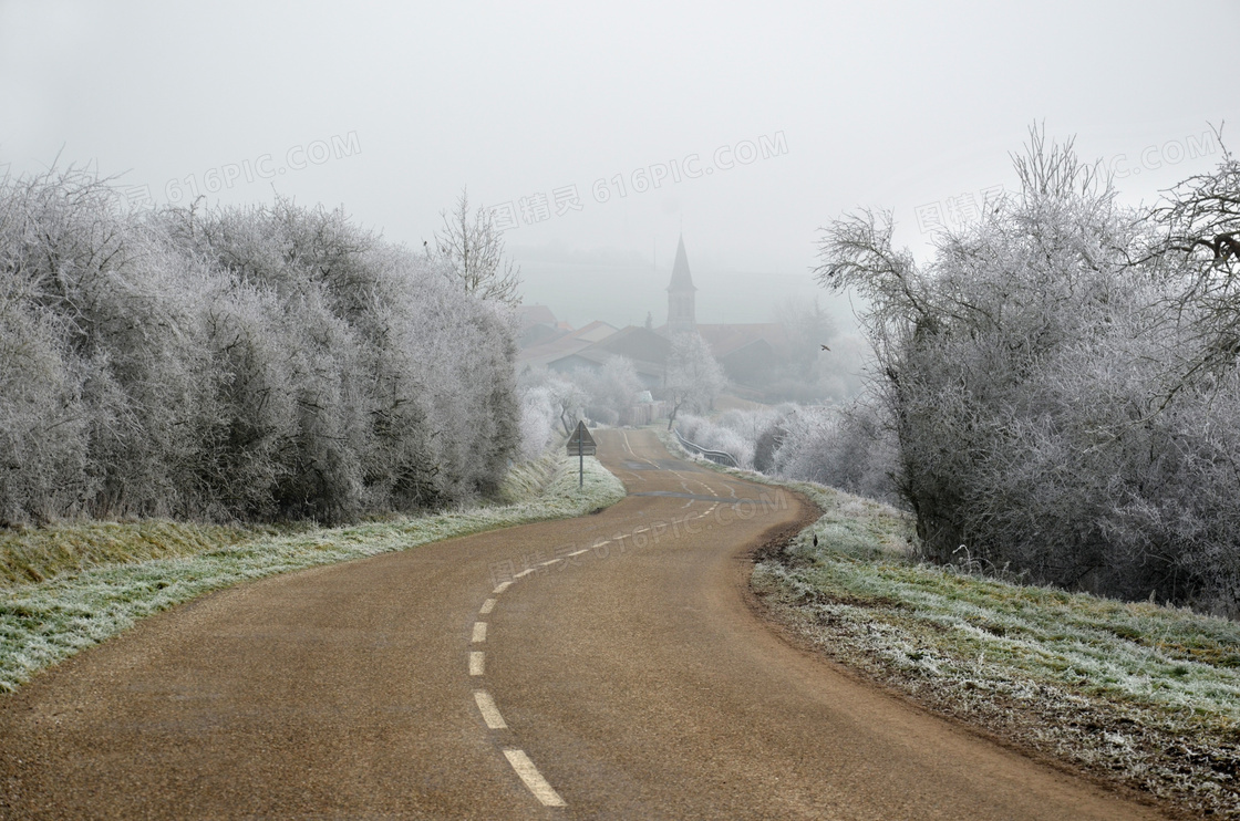 冬季蜿蜒道路景观图片