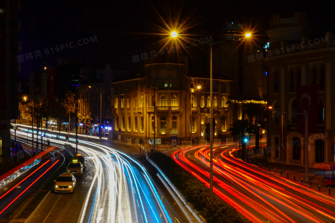 夜晚璀璨道路燈光圖片