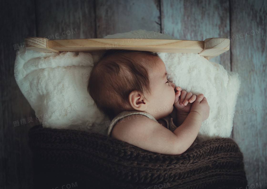 孕晚期睡觉姿势有哪些（孕早、中、晚期该怎么睡？不同时期睡姿有变化，及时调整很重要） | 说明书网
