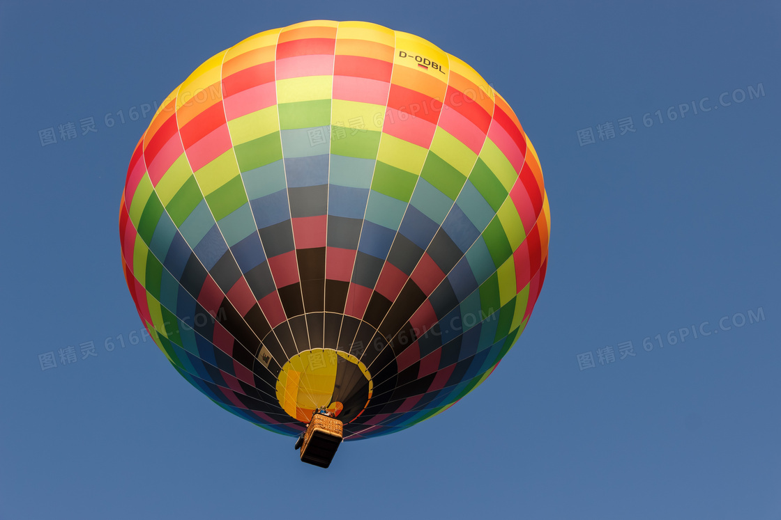 大型热气球飞升图片