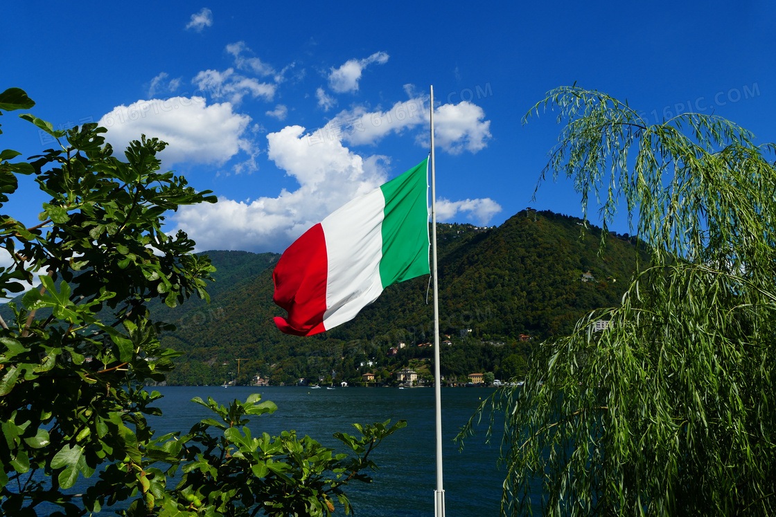意大利飘扬国旗图片