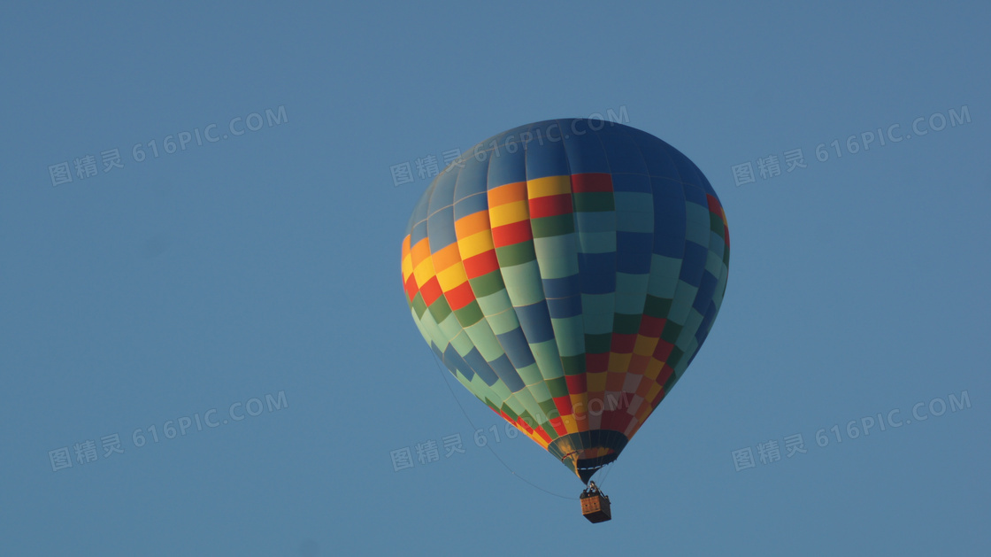 彩色热气球升空图片