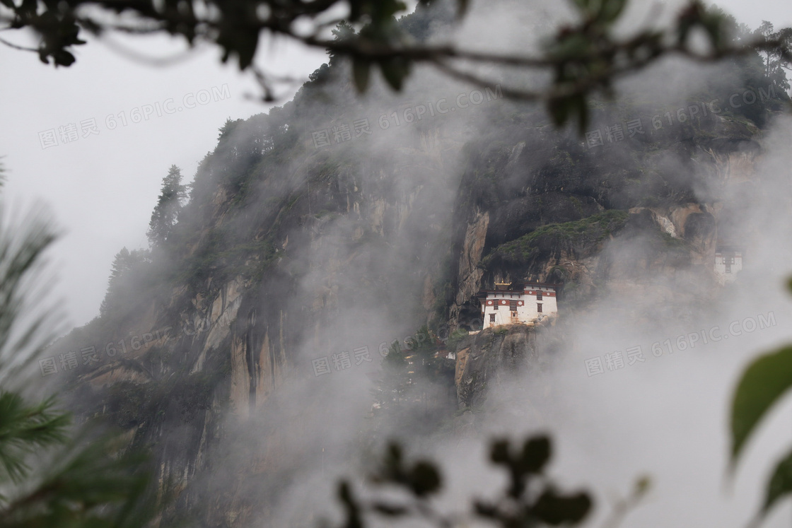 山间云雾风景图片