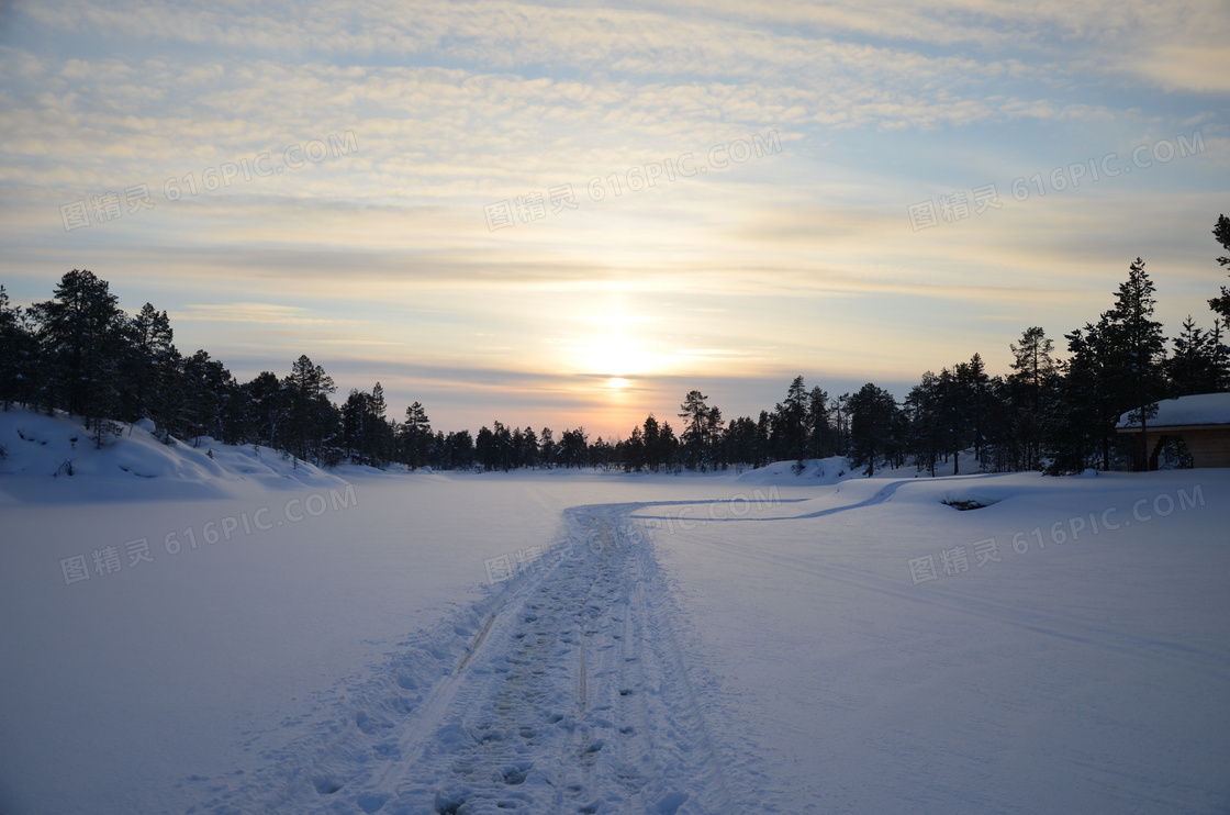 冬天日出雪景图片