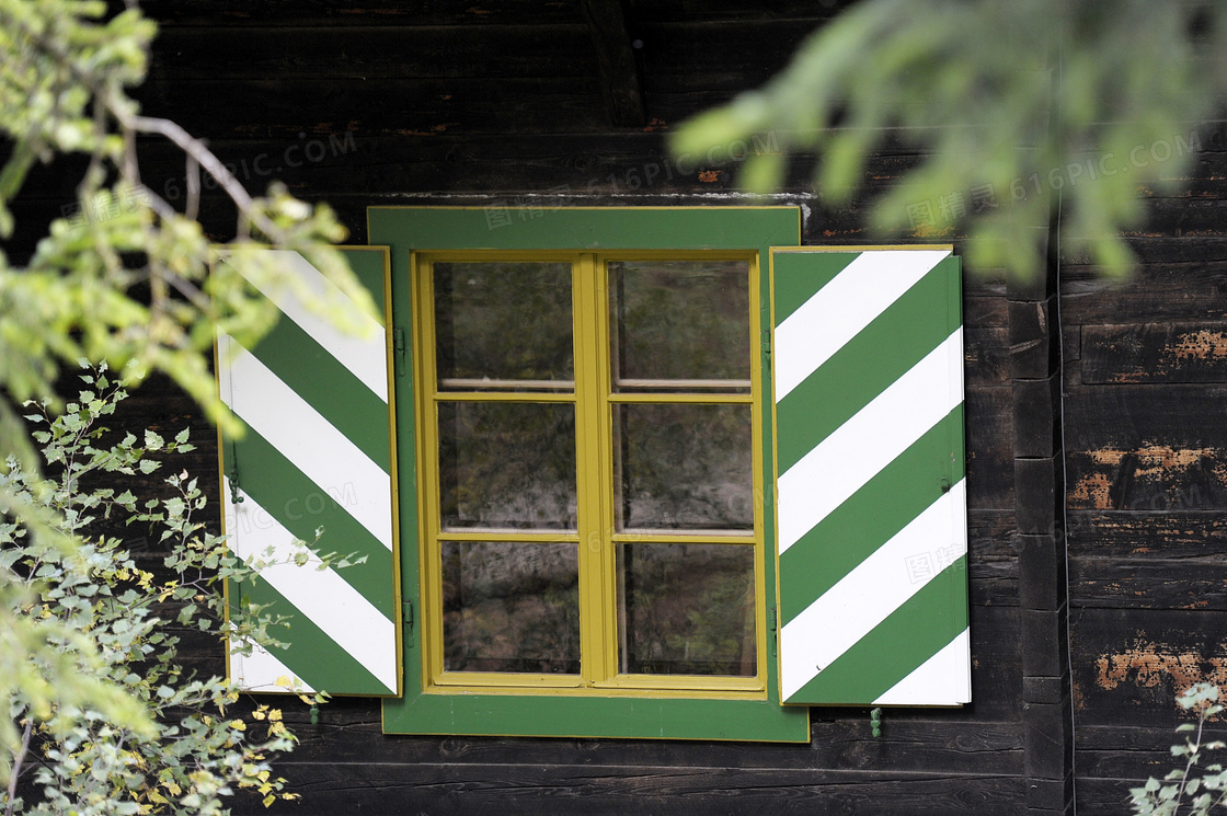 小木屋窗户图片