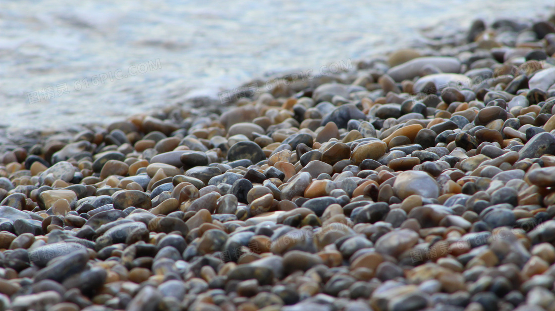 海边鹅卵石图片