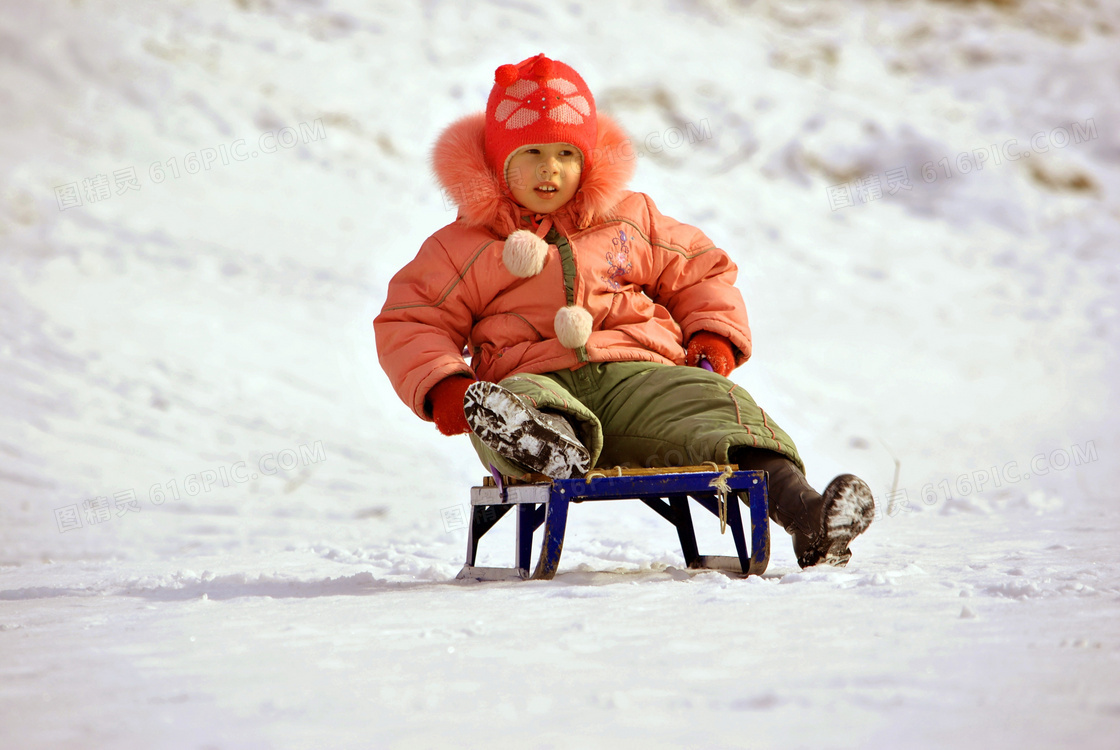 滑雪小男生图片