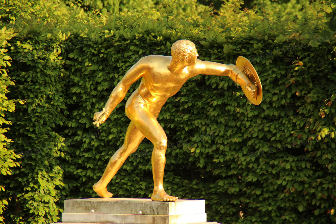 花园金色雕塑图片