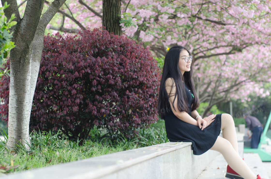 东方阳光青春少女图片