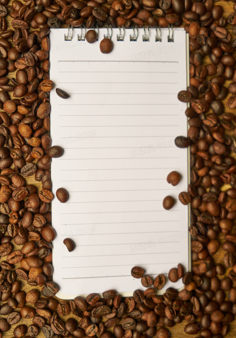 咖啡豆上的记事本图片