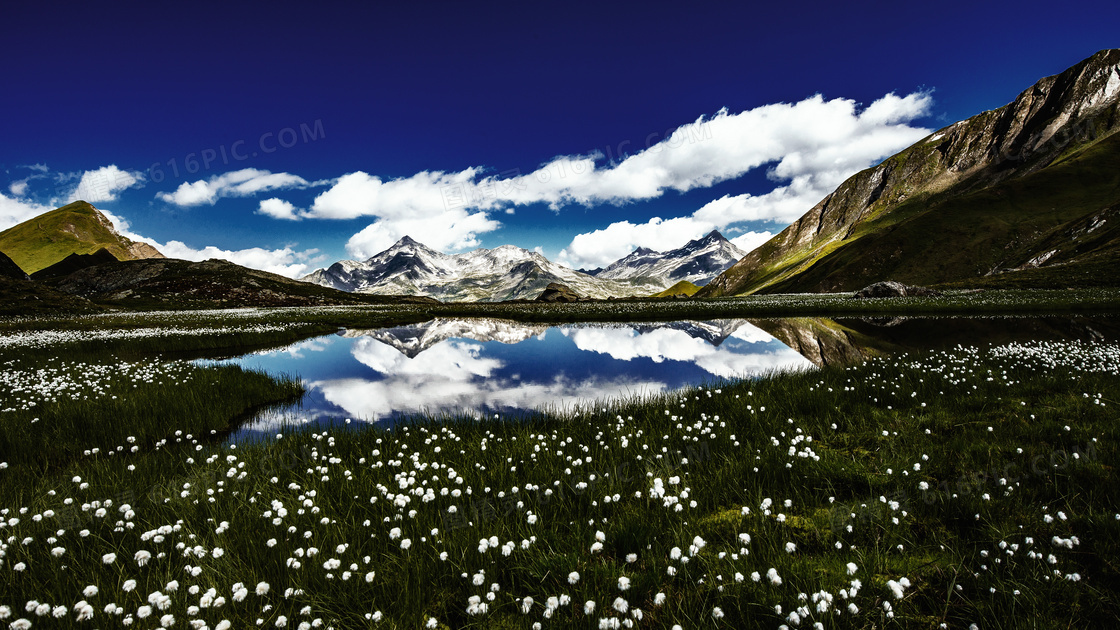 高山湖泊风景图片