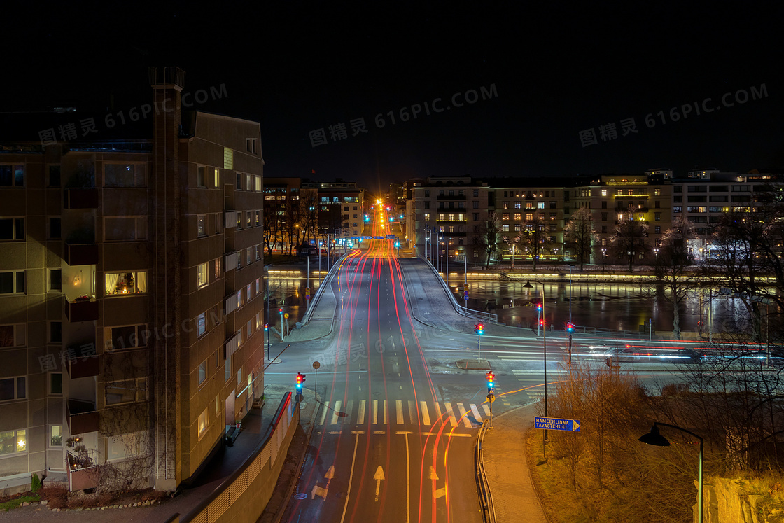 城市十字路夜景图片