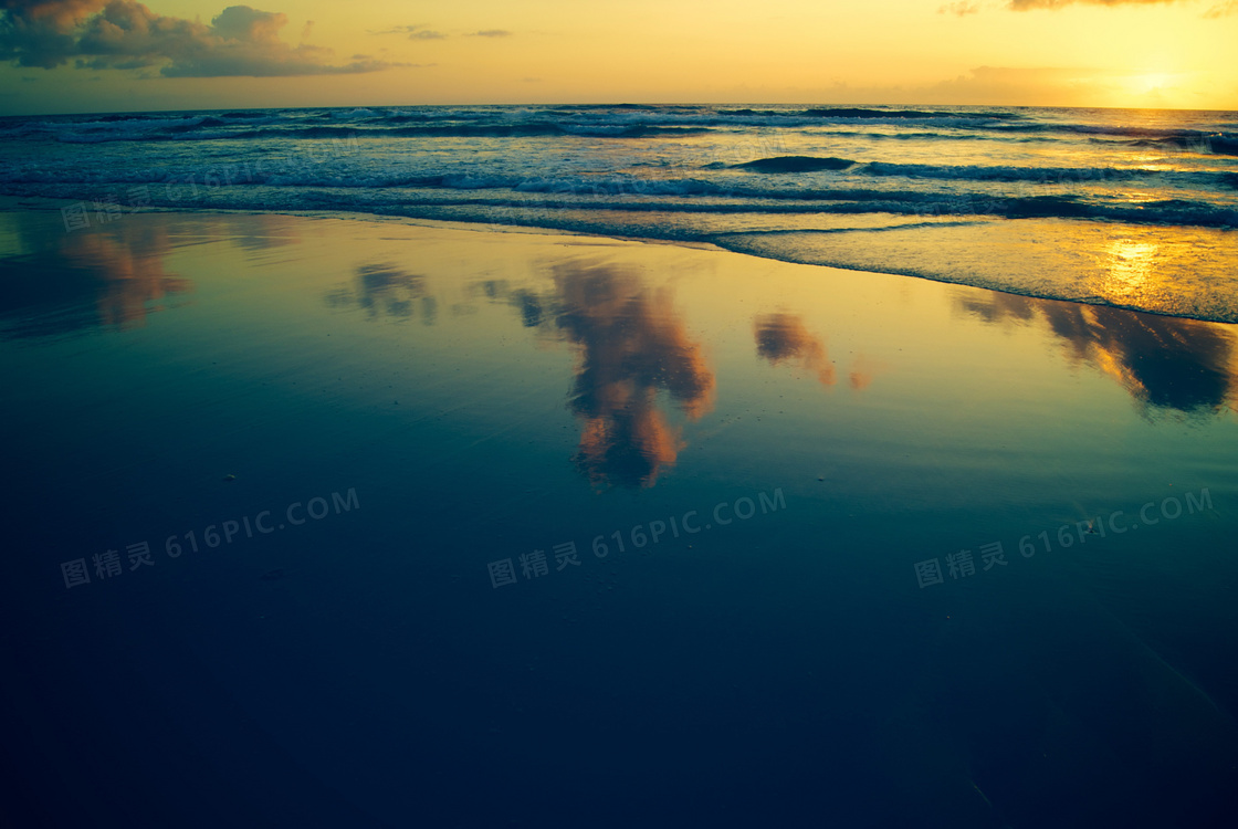 黄昏海滩唯美意境图片