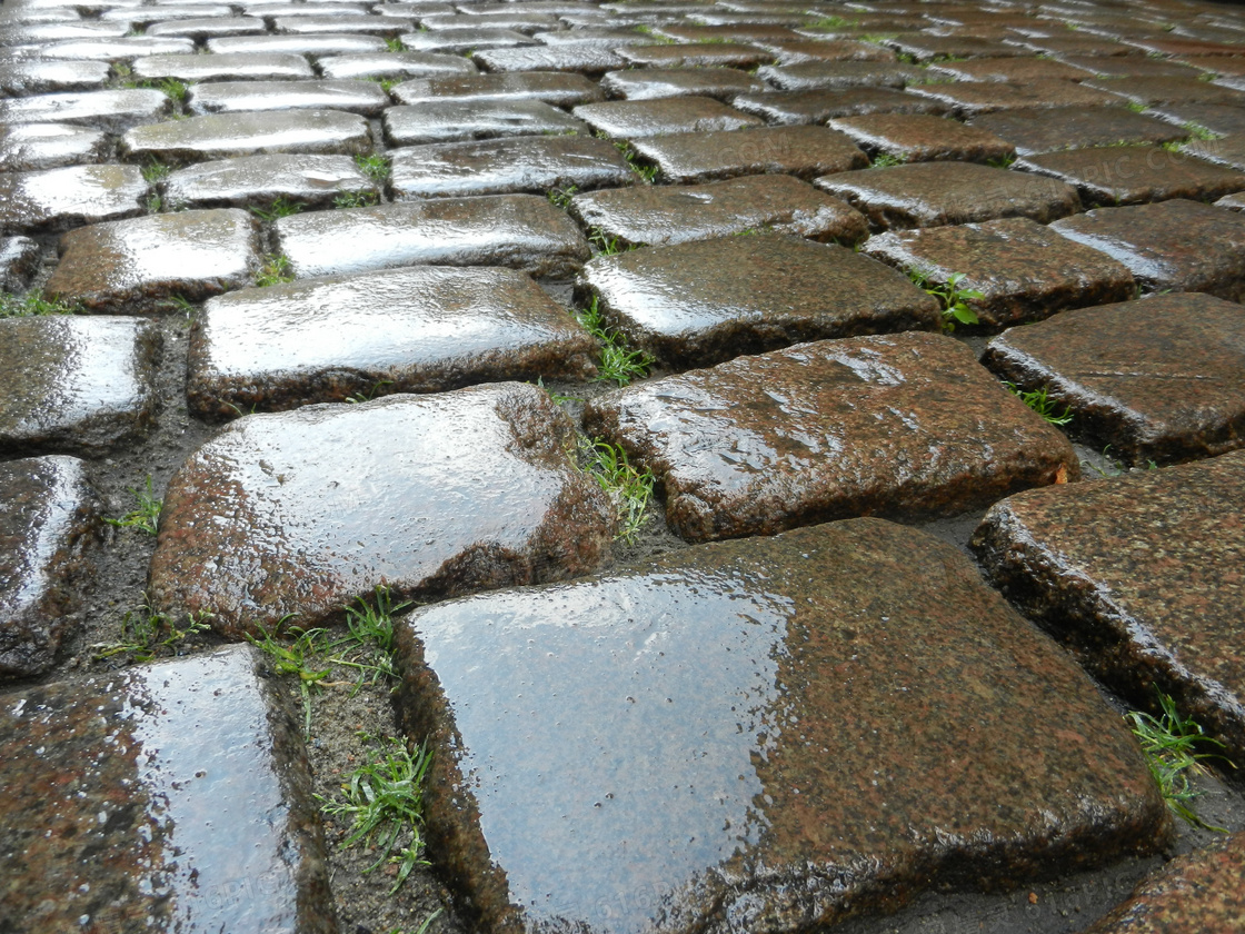 雨後石板路圖片