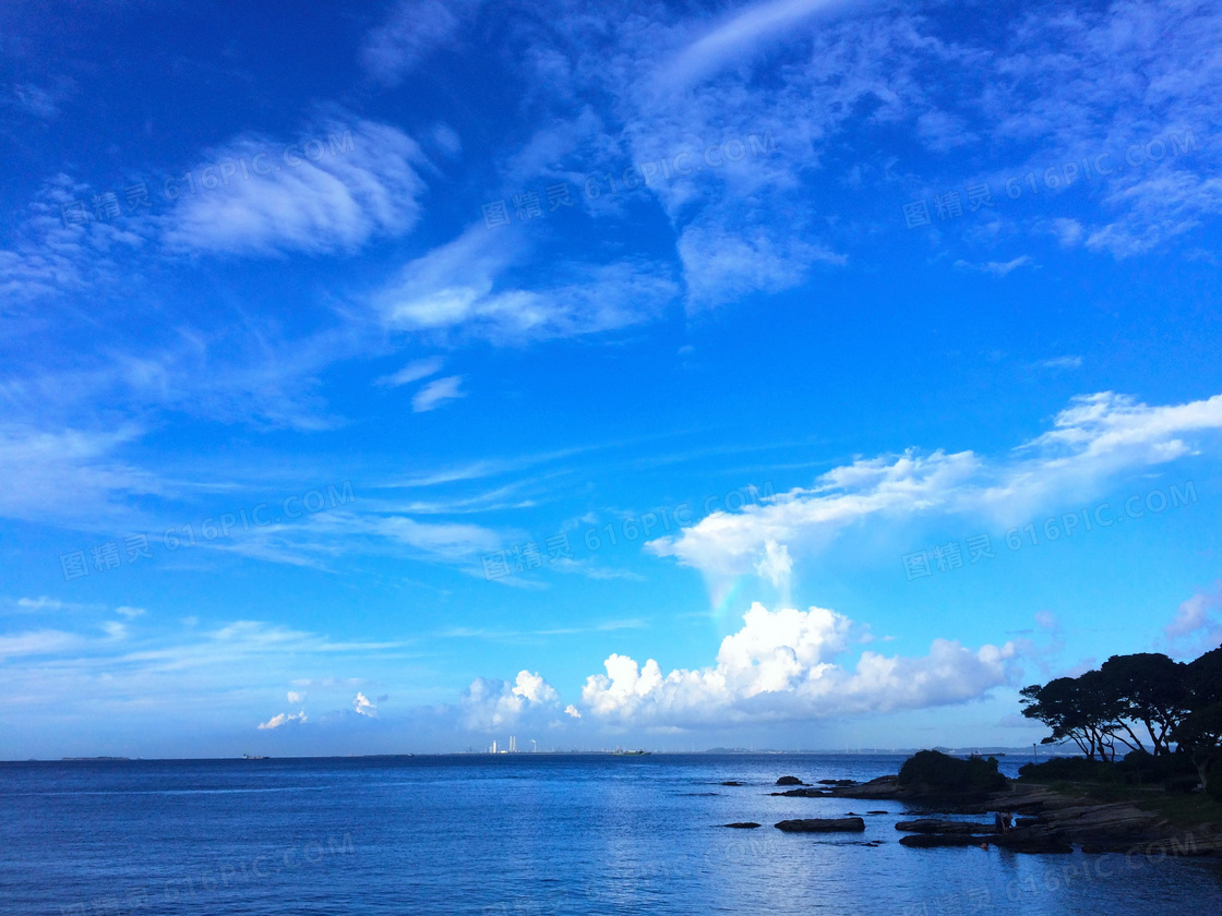 蔚藍天空大海圖片