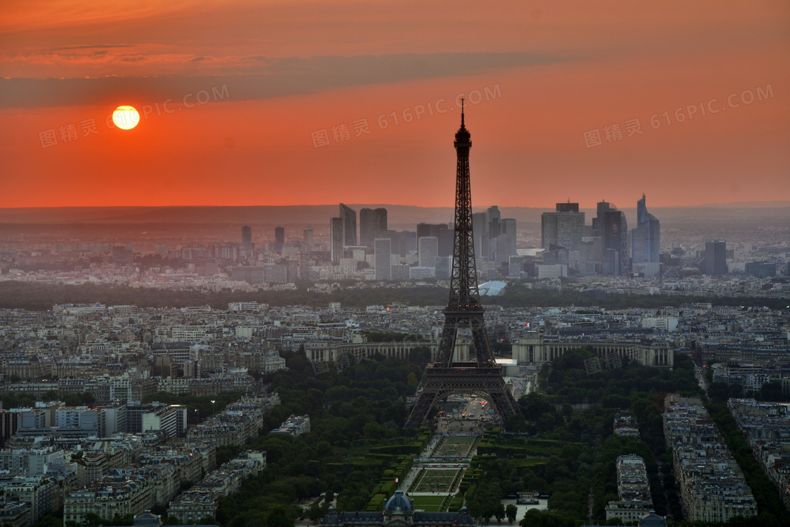 夕阳下的巴黎图片