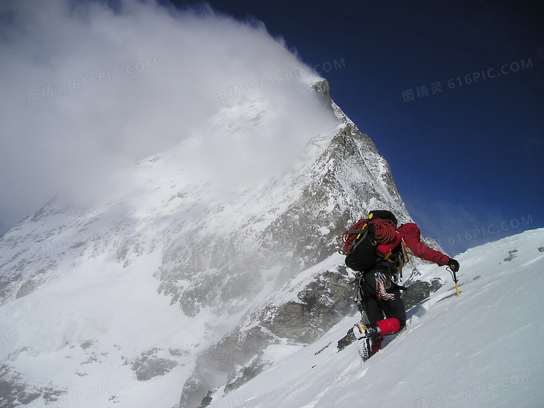 雪山登山图片