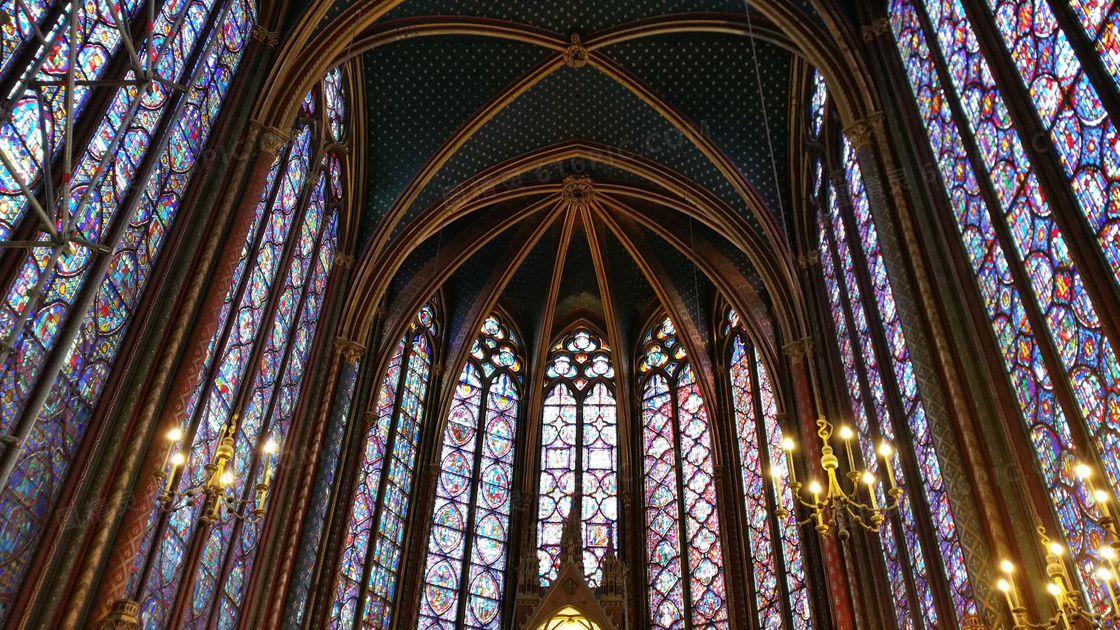 教堂彩色玻璃图片